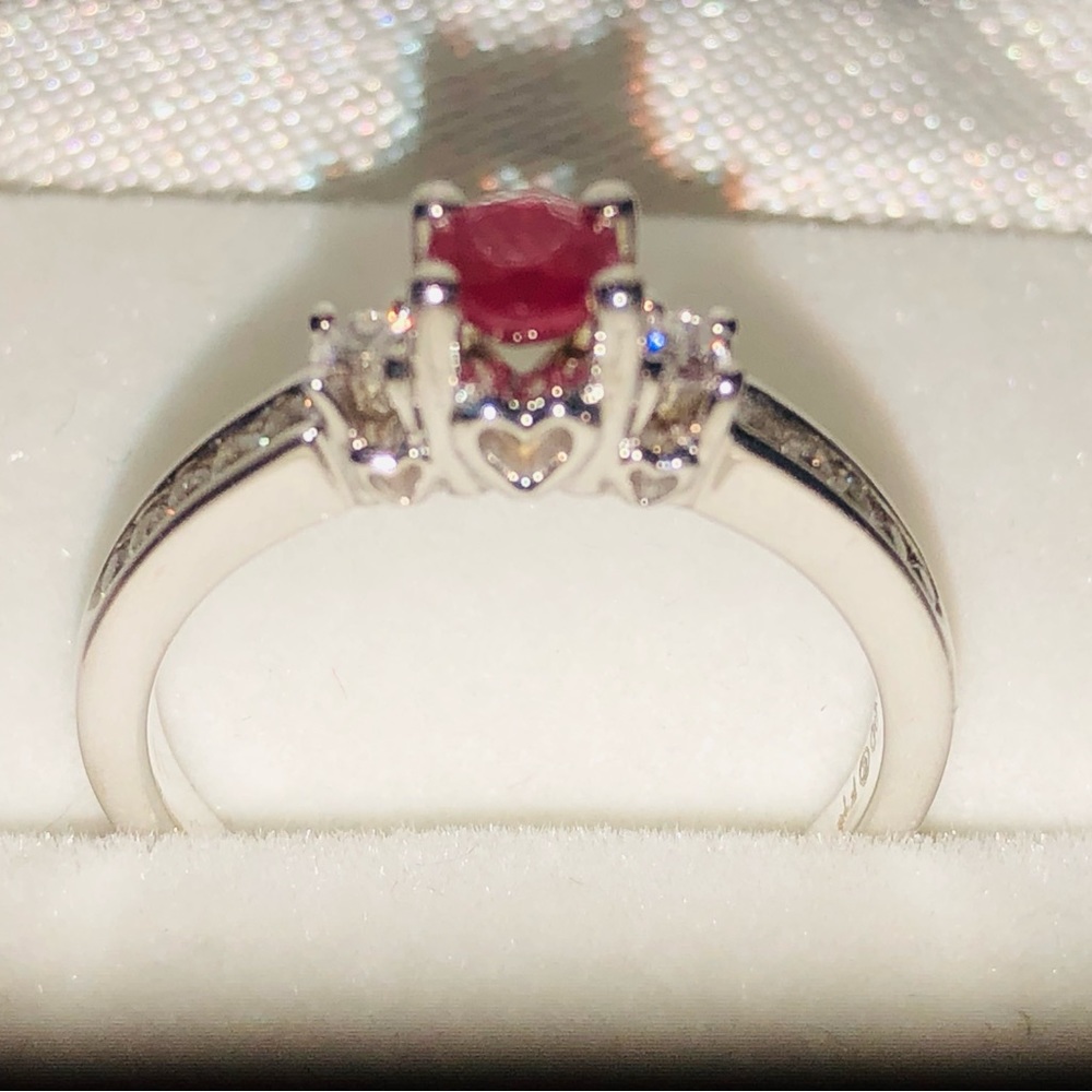 New Ruby, Diamond and White Gold Ring w Appriasal - Picture 4 of 11